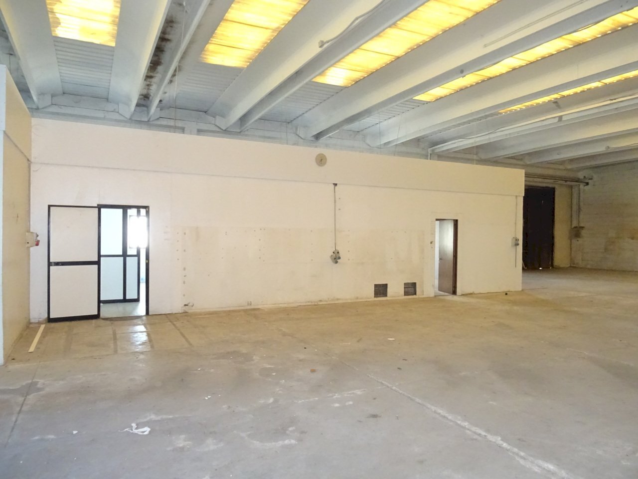 DSC04597.JPG - Locale Commerciale Monte Porzio - foto 2