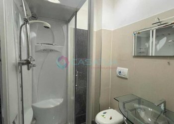 bagno con box doccia - Appartamento Silvi - foto 24