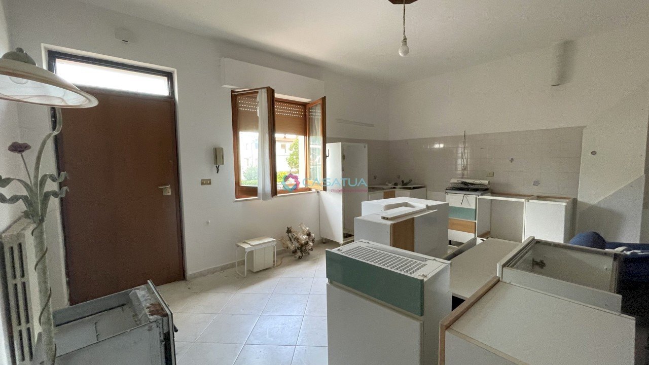 Soggiorno + Angolo Cottura - Four-room apartment Pineto - photo 2