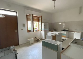 Soggiorno + Angolo Cottura - Quadrilocale Pineto - foto 2