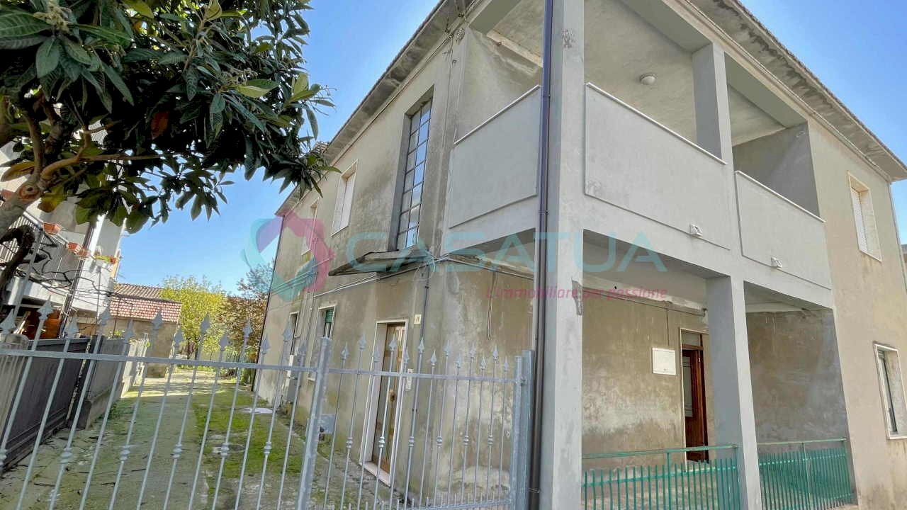 ingresso lato strada - Porzione di casa Silvi - foto 3