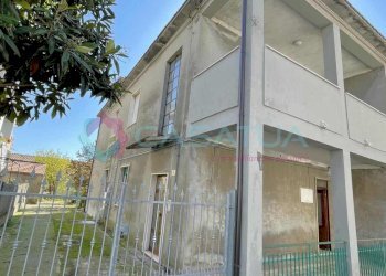 ingresso lato strada - Porzione di casa Silvi - foto 3