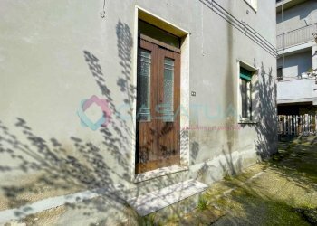 ingresso lato giardino - Porzione di casa Silvi - foto 9