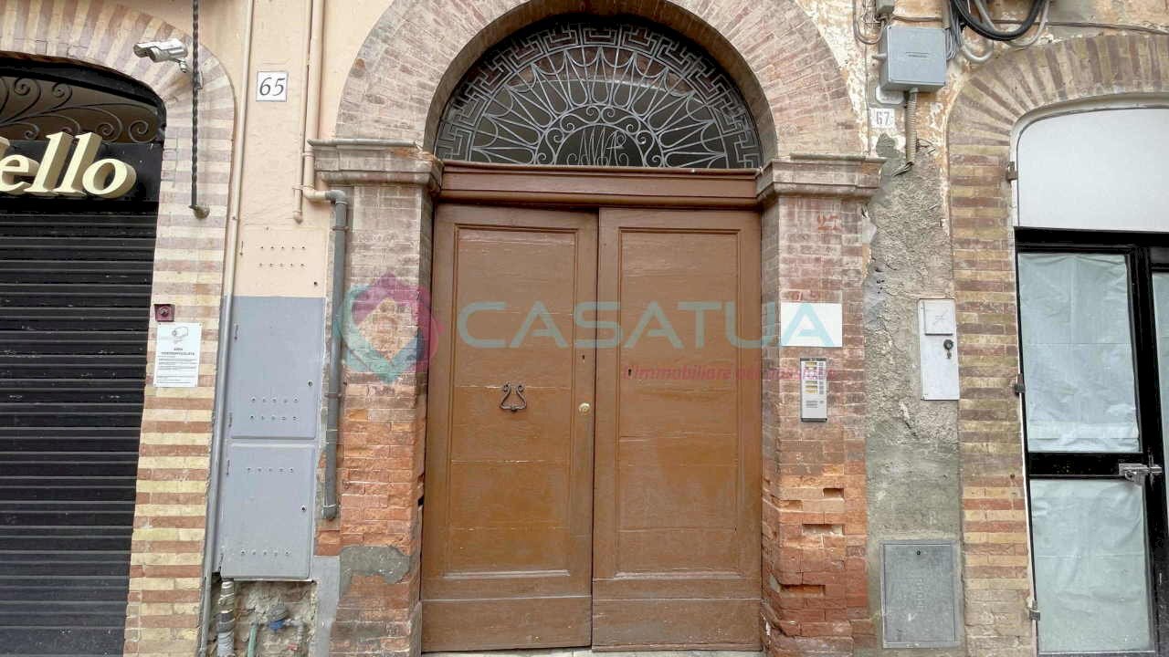 portone ingresso - One-room apartment Penne - photo 3