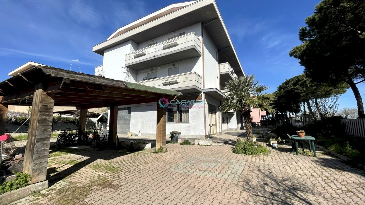 Facciata - Commercial Premises Pineto - photo 1