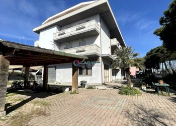 Facciata - Locale Commerciale Pineto - foto 1