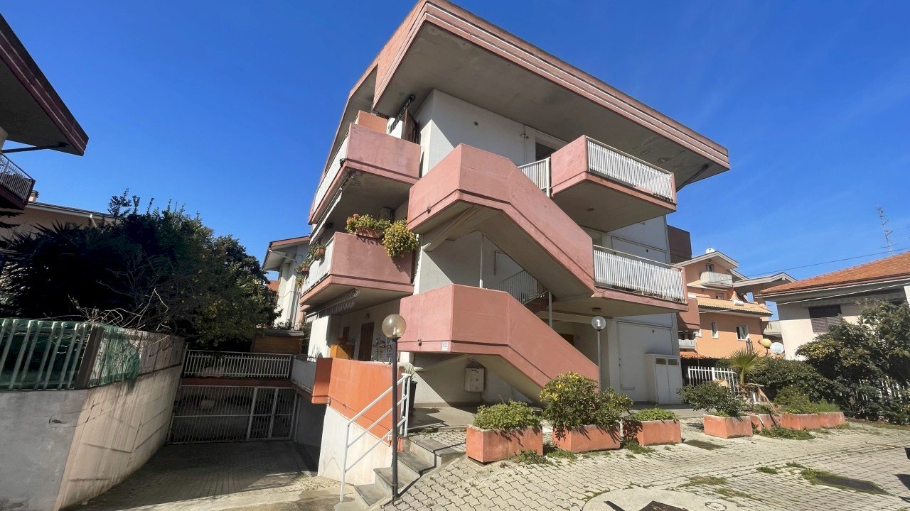 FACCIATA - Trilocale Città Sant'Angelo - foto 1