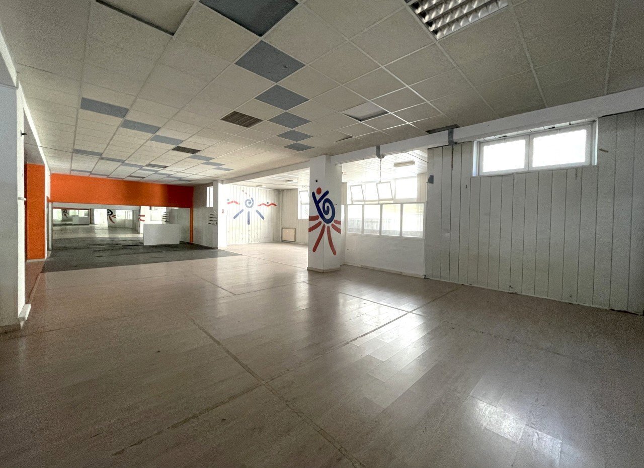 1.jpg - Locale Commerciale Piazza Giacomo Matteotti 8, Sarzana - foto 2