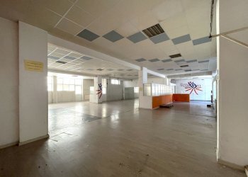 8.jpg - Locale Commerciale Piazza Giacomo Matteotti 8, Sarzana - foto 7