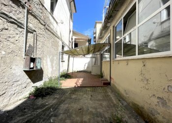 12.jpg - Locale Commerciale Piazza Giacomo Matteotti 8, Sarzana - foto 9