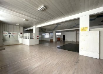 SZ57C(1).jpg - Locale Commerciale Piazza Giacomo Matteotti 8, Sarzana - foto 11