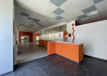 SZ57C(2).jpg - Locale Commerciale Piazza Giacomo Matteotti 8, Sarzana - foto 12