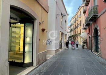 Loc-Comm36.jpg - Locale Commerciale Via Pretoria 80, Potenza - foto 1