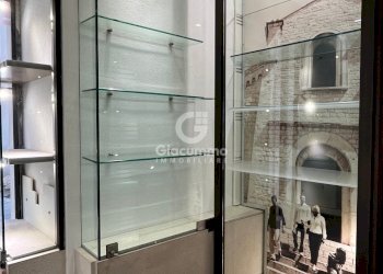 Loc-Comm1.jpg - Locale Commerciale Via Pretoria 80, Potenza - foto 4