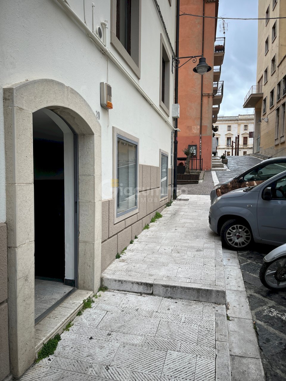 LOCOMM-CENTRO1.jpg - Commercial Premises Via Orazio Petruccelli 20, Potenza - photo 1