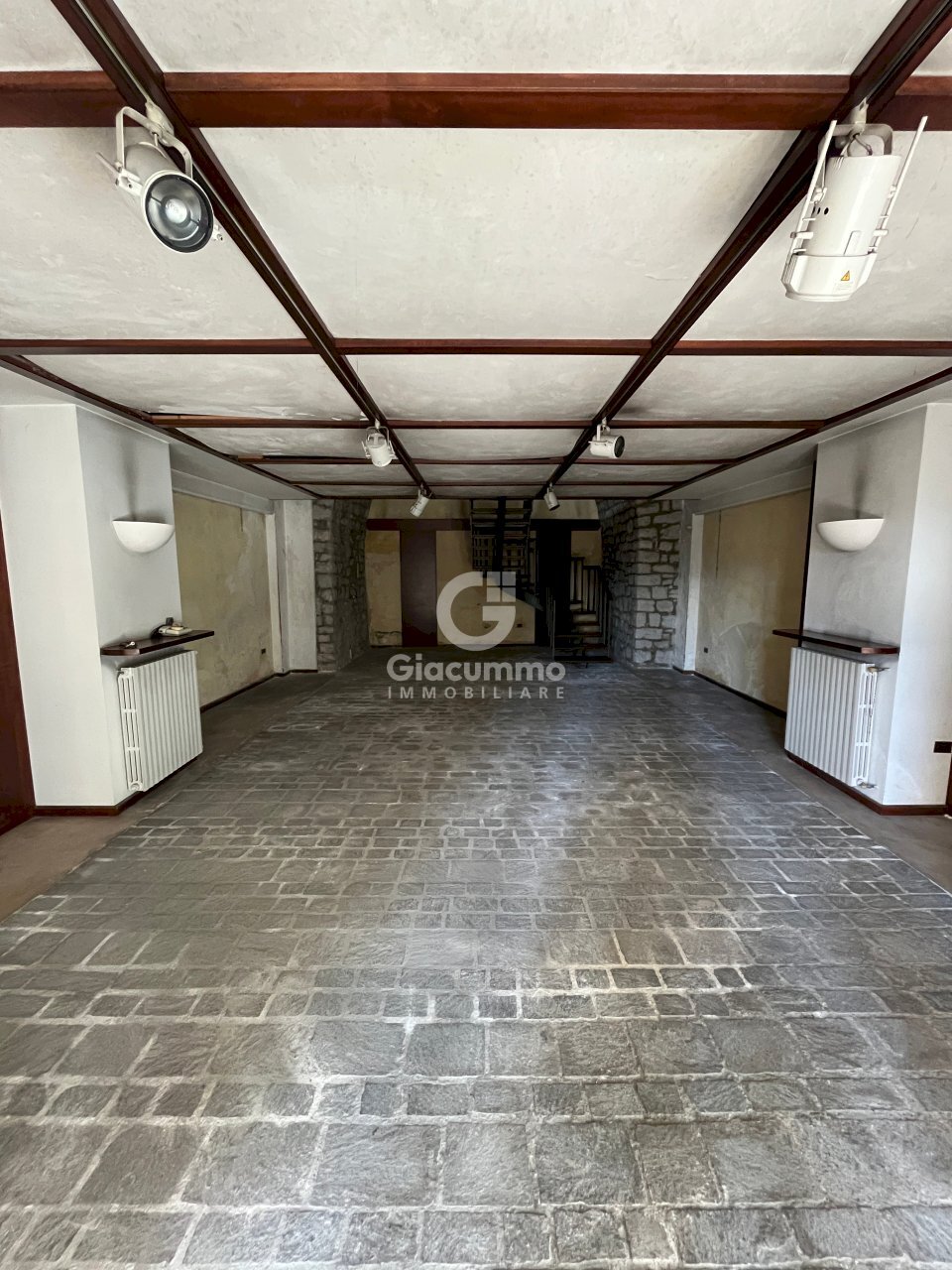 loc-comm-vaccaro2.jpg - Commercial Premises Via Nicola Vaccaro, Potenza - photo 1