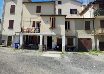 WhatsApp Image 2025-05-28 at 09.29.56.jpeg - Portion of a house Fornovo di Taro - photo 1