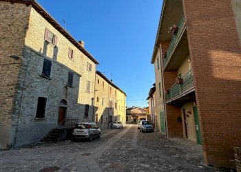 WhatsApp Image 2025-01-14 at 15.32.12 (2).jpeg - Villa Trifamiliare Varano de' Melegari - foto 4