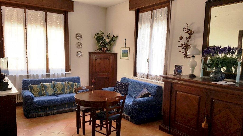 01_Sala.jpg - Trilocale Fornovo di Taro - foto 3