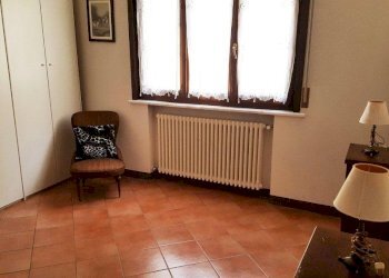 10_Camera matrimoniale.jpg - Trilocale Fornovo di Taro - foto 5