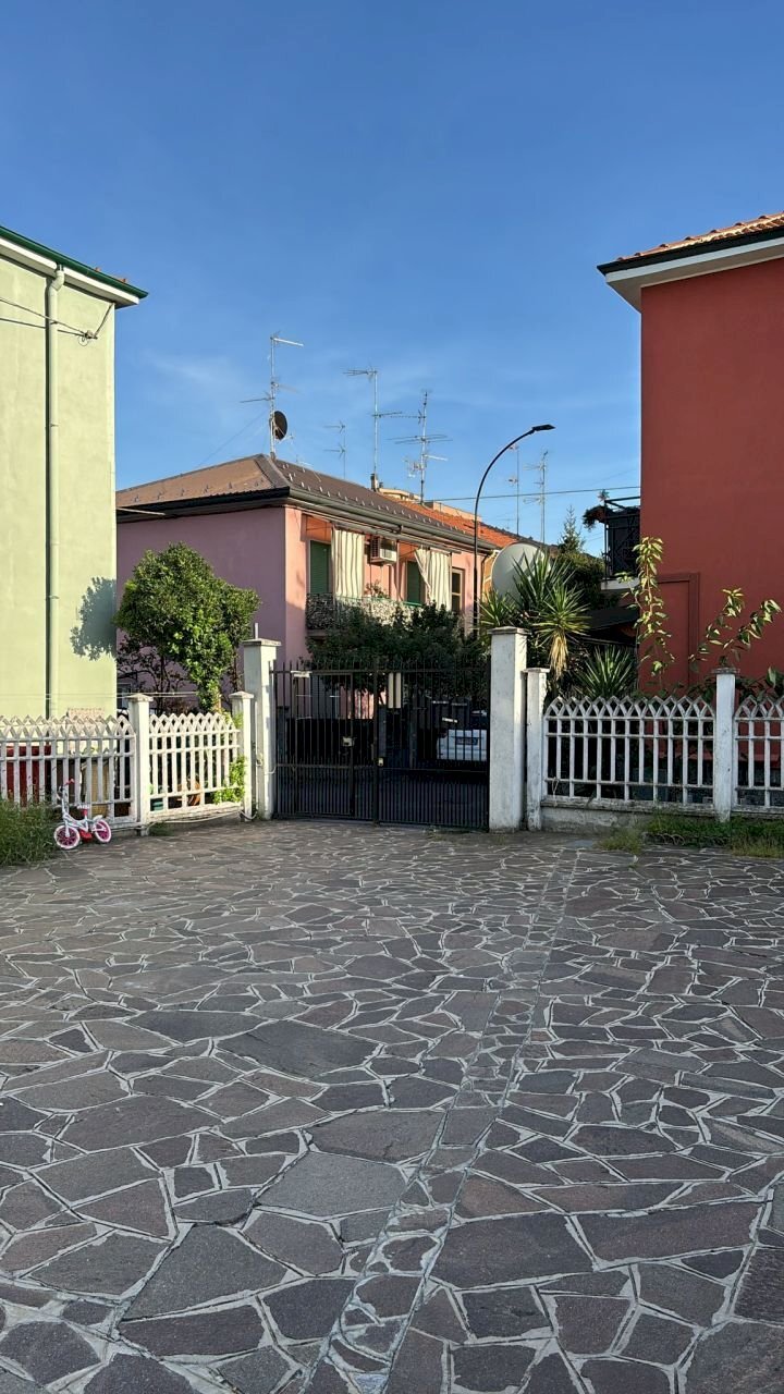 WhatsApp Image 2025-09-17 at 17.42.18.jpeg - Box Vicolo F. Corridoni 15, Cinisello Balsamo - foto 2