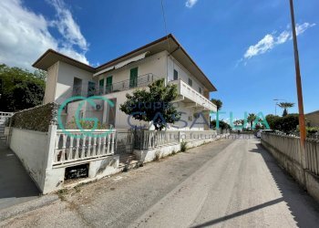 Facciata - Trilocale via Fratelli Bandiera 18, Tortoreto - foto 18