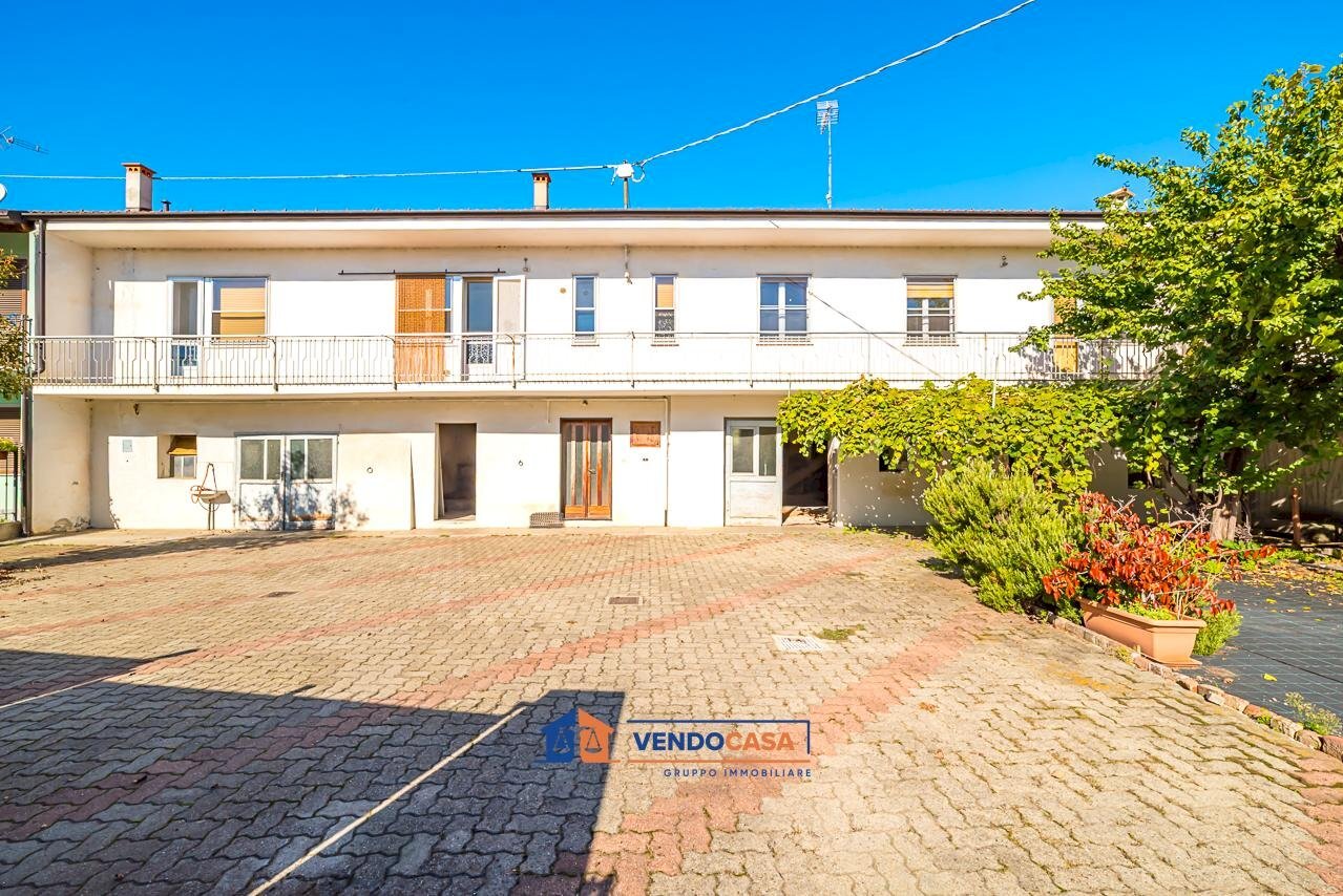 Independent house Moretta - photo 1