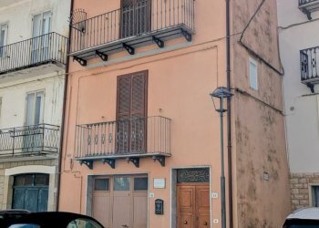 Casa indipendente Piazza Trento e Trieste, 10, Castelverrino - foto 1