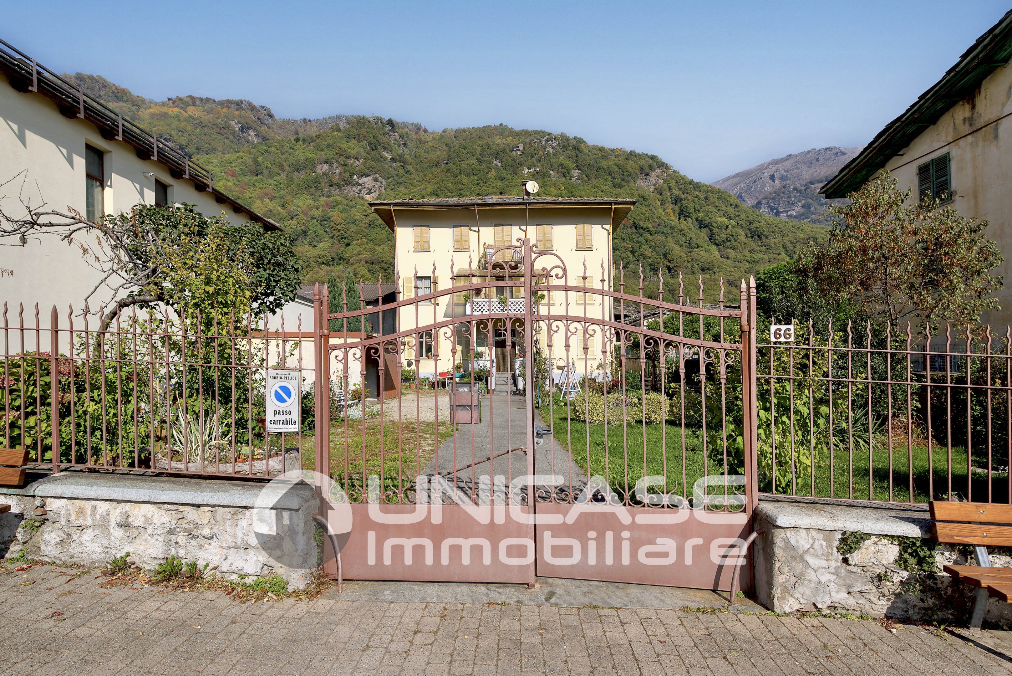 Facciata - Appartamento in Villa via Maestra, 66, Bobbio Pellice - foto 2