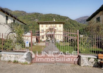 Facciata - Appartamento in Villa via Maestra, 66, Bobbio Pellice - foto 2