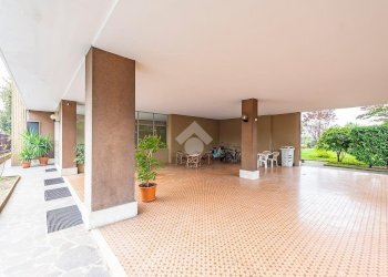 Three-room apartment Via della Pace, Lainate - photo 4