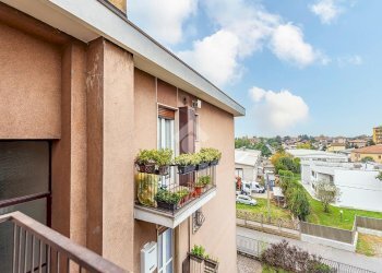 Three-room apartment Via della Pace, Lainate - photo 9