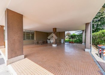Three-room apartment Via della Pace, Lainate - photo 3