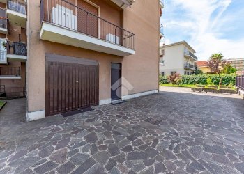 Three-room apartment Via della Pace, Lainate - photo 4