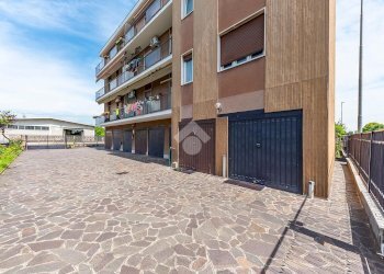 Three-room apartment Via della Pace, Lainate - photo 9