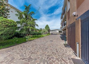 Three-room apartment Via della Pace, Lainate - photo 10