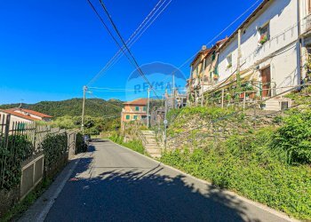 Edificio all\'aperto - Casa semi indipendente Via Adamello
 
14A, Bargagli - foto 39