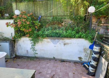 Terrazza - Quadrilocale Via Bavari
 
21, Genova - foto 25