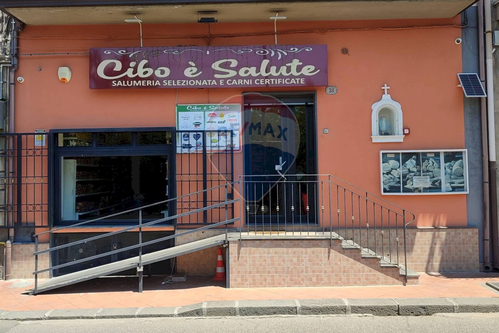 Edificio all\'aperto - Commercial Activity Viale Libertà
 
38, Santa Maria di Licodia - photo 1