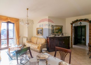 Sala da pranzo - Quadrilocale via laudani
 
146, Pedara - foto 2