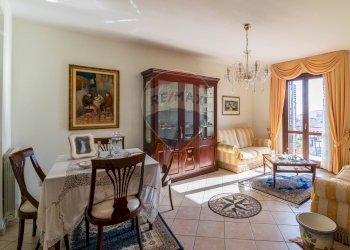 Sala da pranzo - Quadrilocale via laudani
 
146, Pedara - foto 1