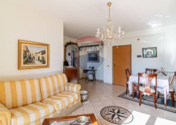 Sala da pranzo - Quadrilocale via laudani
 
146, Pedara - foto 4