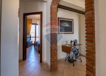 Hall / corridoio - Quadrilocale via laudani
 
146, Pedara - foto 8