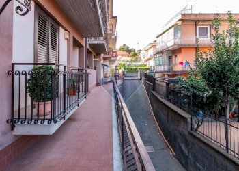 Balcone - Quadrilocale via laudani
 
146, Pedara - foto 10