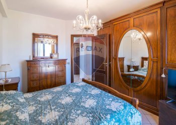 Camera / camera da letto - Quadrilocale via laudani
 
146, Pedara - foto 12