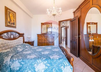 Camera / camera da letto - Quadrilocale via laudani
 
146, Pedara - foto 14