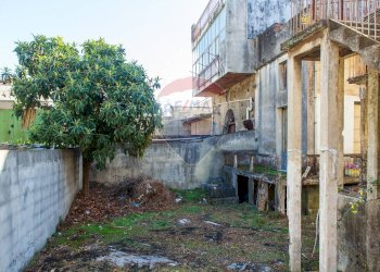 Cortile/giardino - Casa indipendente Via Vespri
 
32, Riposto - foto 5