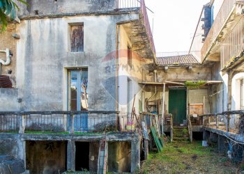 Cortile/giardino - Casa indipendente Via Vespri
 
32, Riposto - foto 7