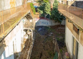 Vista cortile dall\'alto - Casa indipendente Via Vespri
 
32, Riposto - foto 19