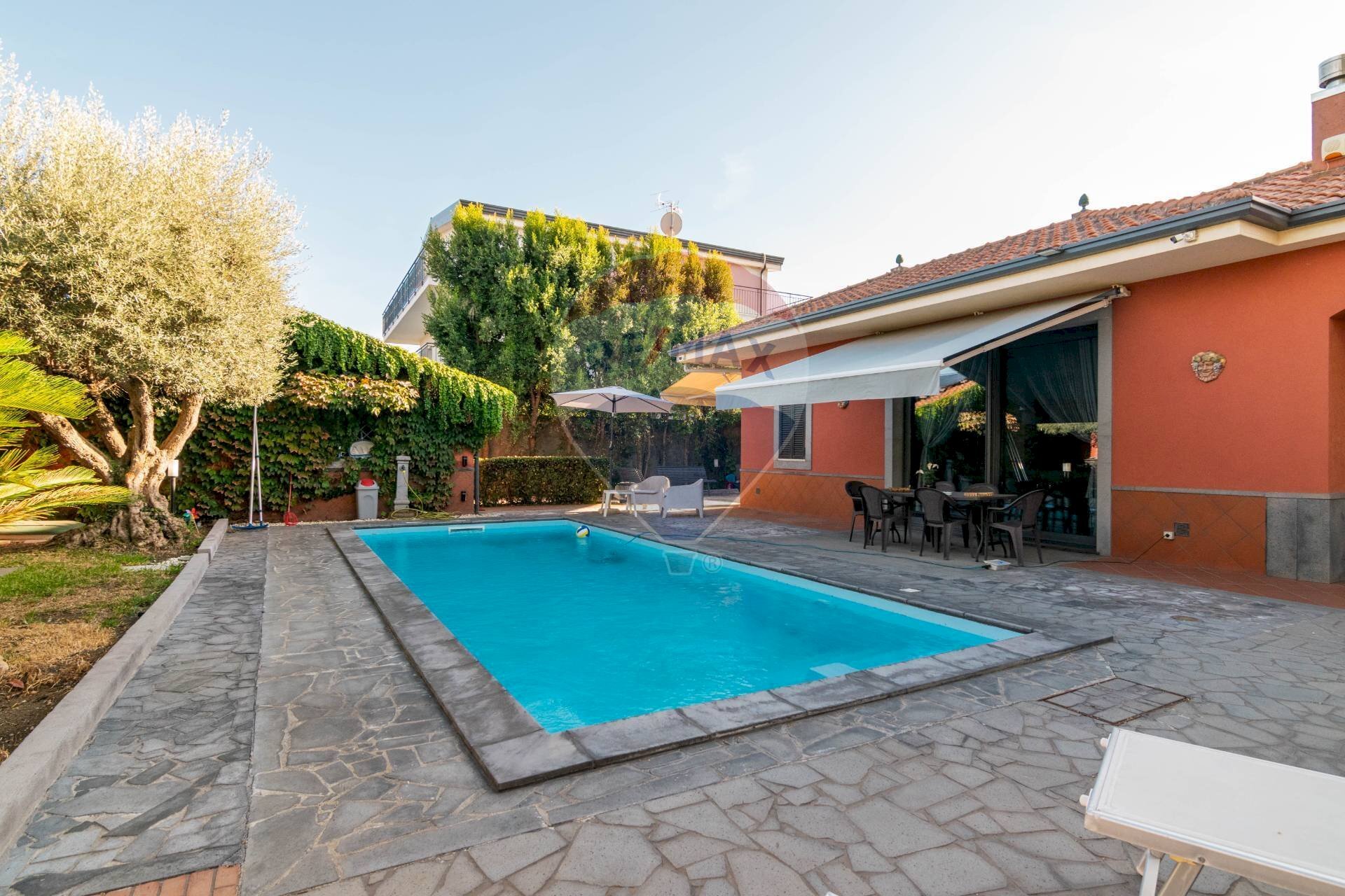 Piscina - Villa Via Bari
 
10, San Giovanni la Punta - foto 3